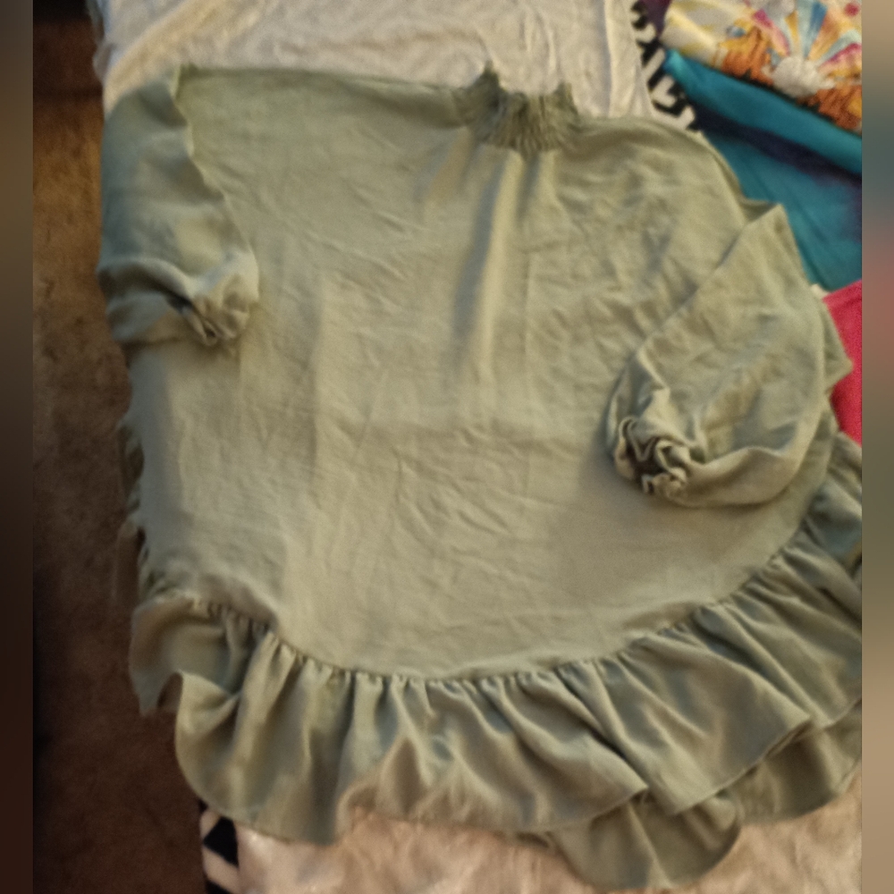 REFKA casual green oversized size 14 Fowing ruffles of soft material.